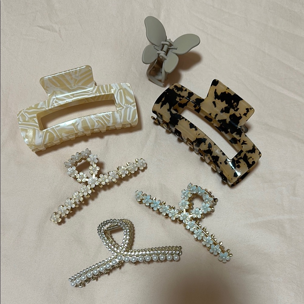 Bundle of claw clips